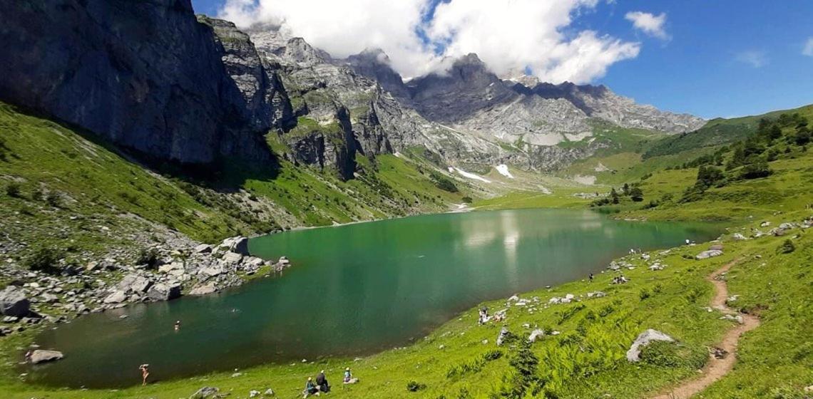Bed And Breakfast - Die Aelplersuit Fuer Backpackers Im Berghuesli Linthal Экстерьер фото